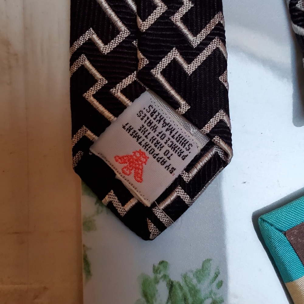 Assorted High end Mens ties  Hermes,Vinyard vine,Salvatore Ferragamo